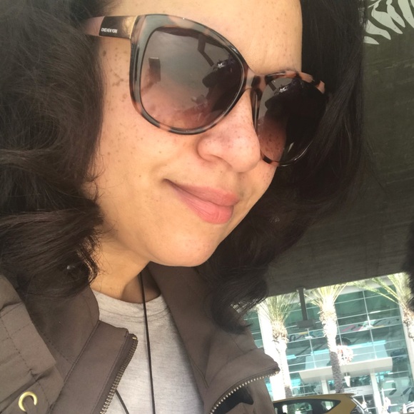 Meet your Posher, Calliope - Picture 4 of 8